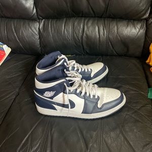 Great condition mid white metallic gold Jordan 1